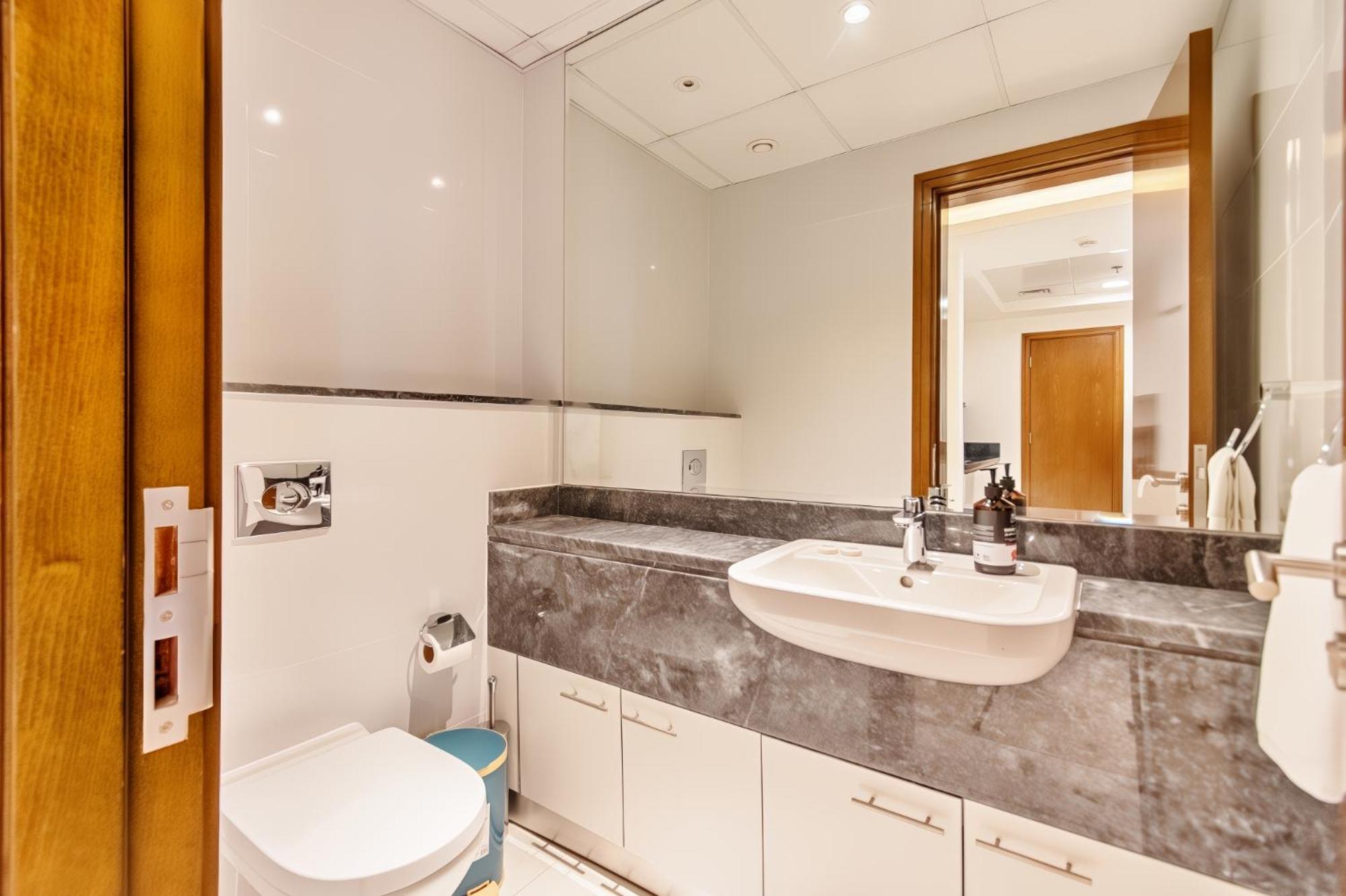 Dreamshoma-1br Stunning Canal View Dubai