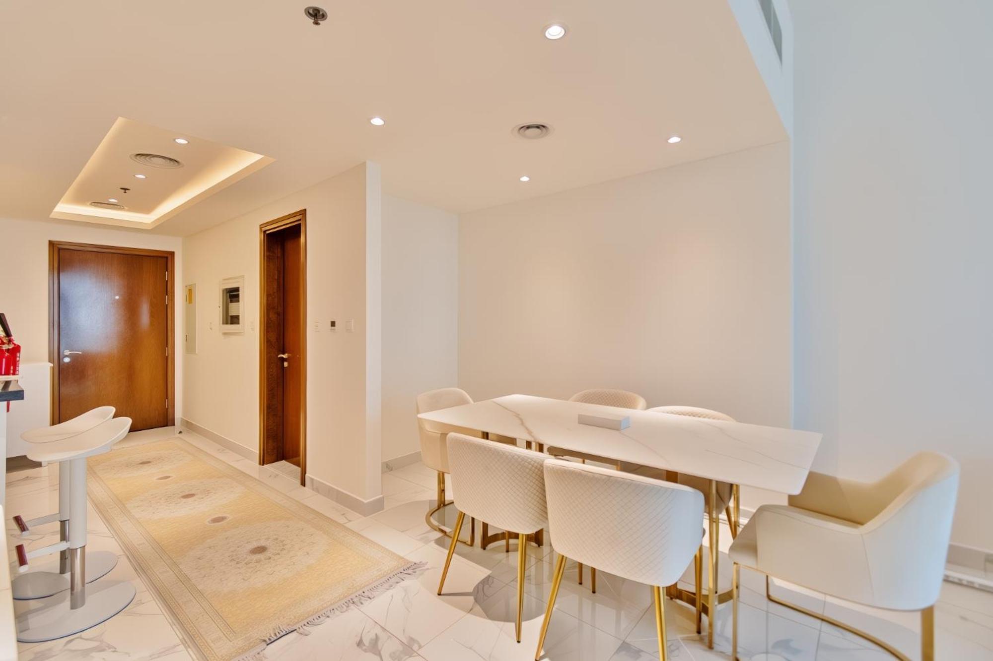 Dreamshoma-1br Stunning Canal View Apartment Dubai