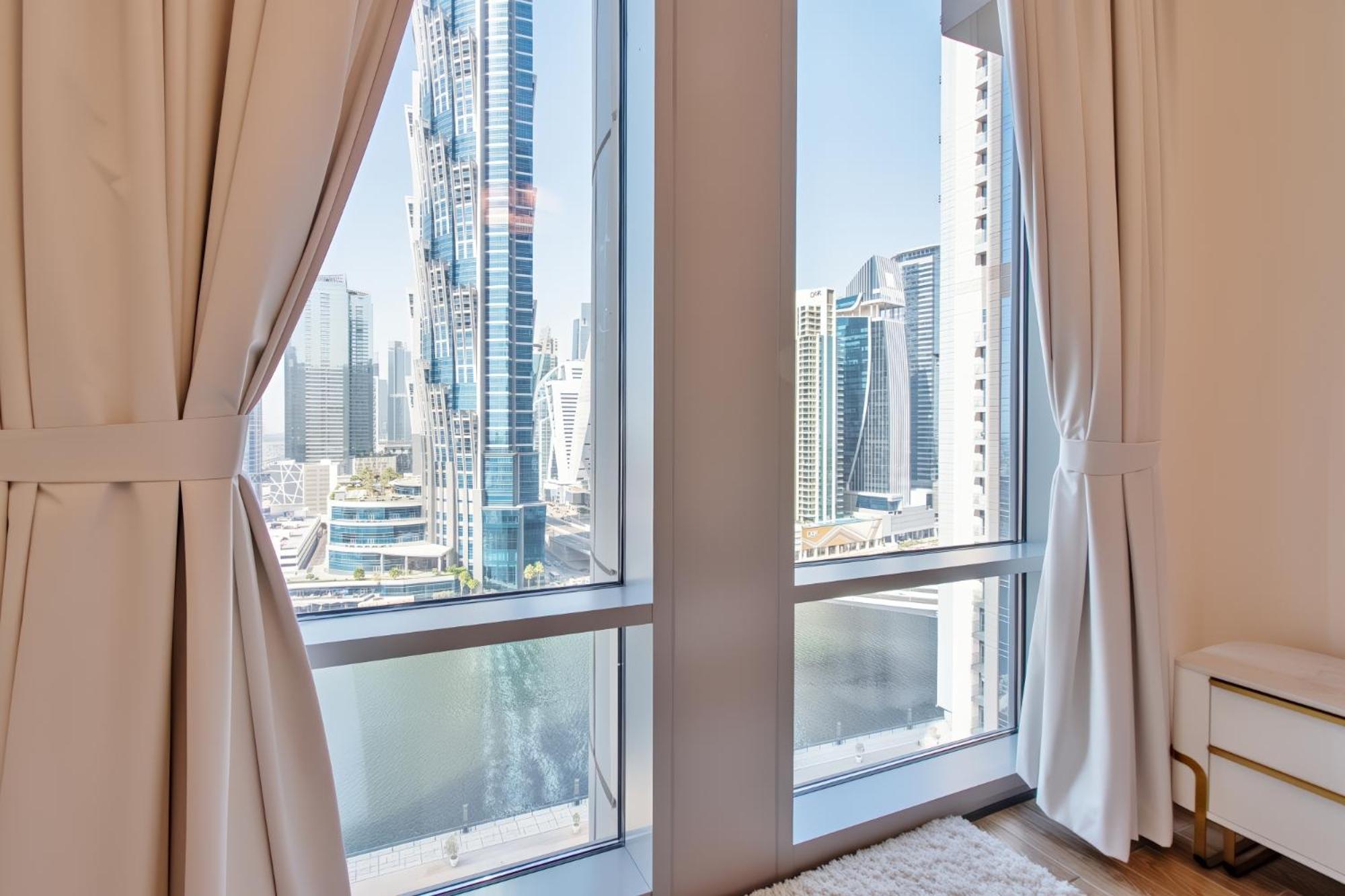 Dreamshoma-1br Stunning Canal View Apartment Dubai